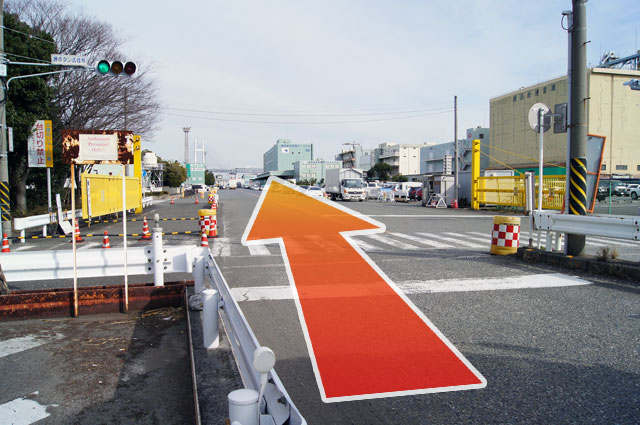 門の中へ(通行証を問われる場合があるため必ず一度船宿へお立ち寄りください)